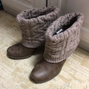 2 for 1✌🏼DEAL - MUKLUKS Sweater topped ankle booties